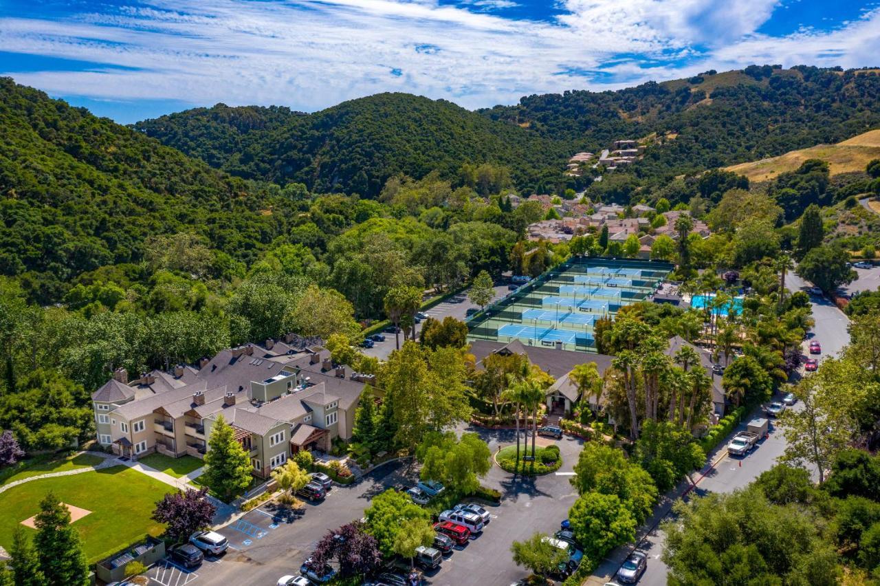Hotel Avila Village