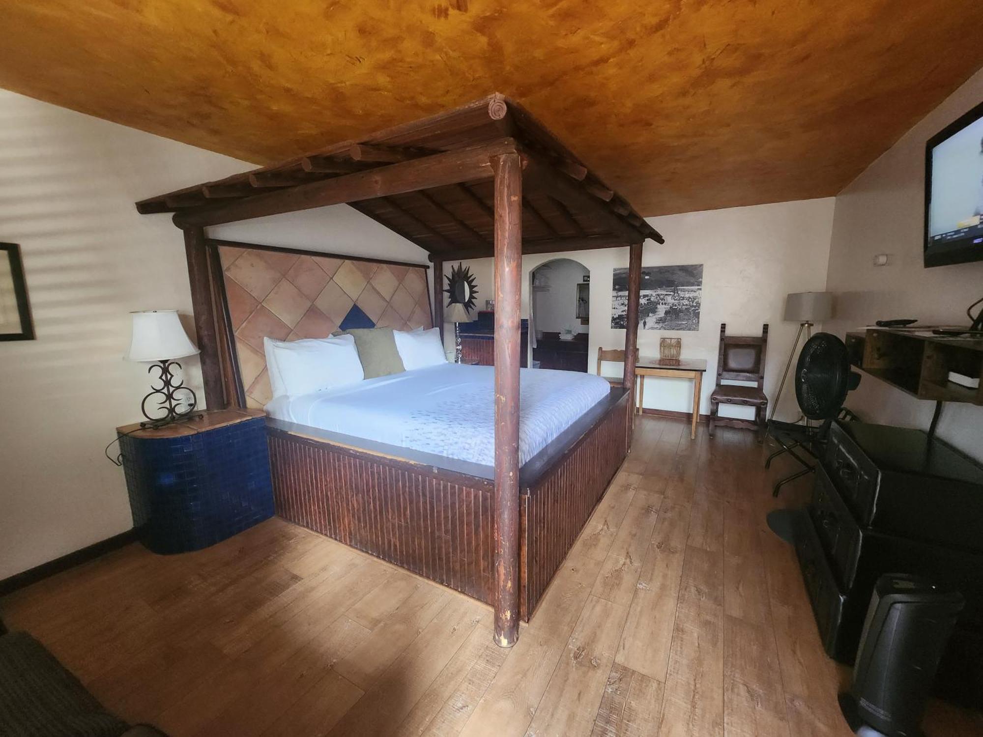 Hotel At Avila