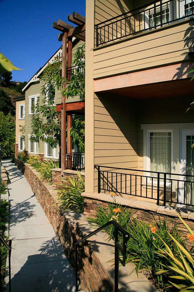 Hotel Avila Village